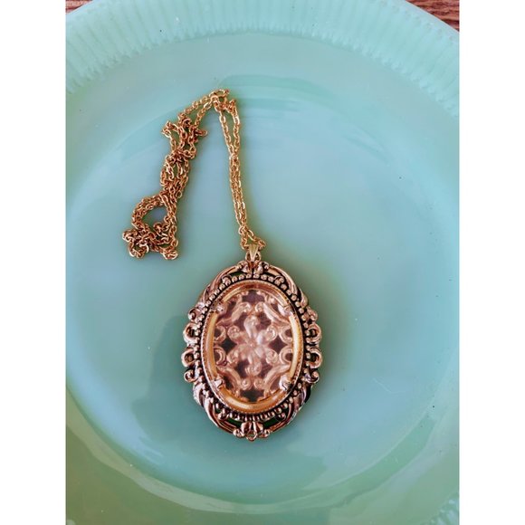 unbranded Jewelry - Vintage 1970s Large Brass Oval Pendant Necklace with clear glass BOHO